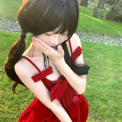 院子里的女人
